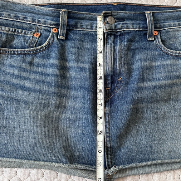 Levi’s Denim Miniskirt, Size 31, Distressed Blue - Picture 6 of 6
